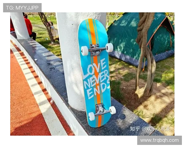 南京滑板队的防反战术解析与滑板热点的深度探讨